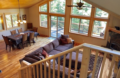 Truckee House | Beautiful Newer Tahoe Donner House.