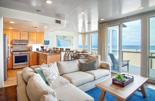 Santa Ana Heights Condo | Beautiful, one-of-a-kind upper unit with incredible roof-top deck with hot tub
