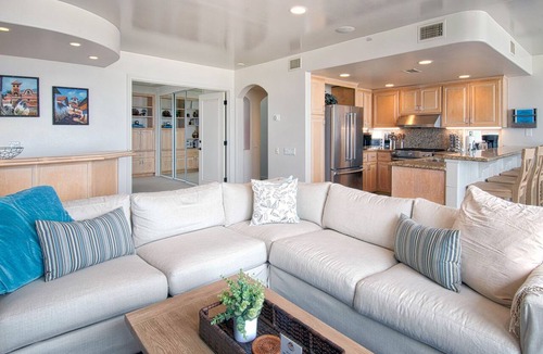 Santa Ana Heights Condo | Beautiful, one-of-a-kind upper unit with incredible roof-top deck with hot tub