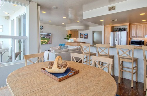 Santa Ana Heights Condo | Beautiful, one-of-a-kind upper unit with incredible roof-top deck with hot tub