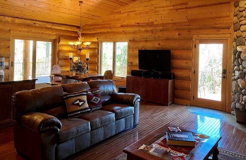 Highland Pines Cabin | Beautiful Prescott Cabin Rental for a Weekend Getaway from Phoenix