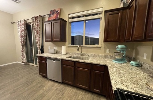 Prescott Valley House | Beautiful private home,great views, clean & specious,2minutes to Iron King Trail