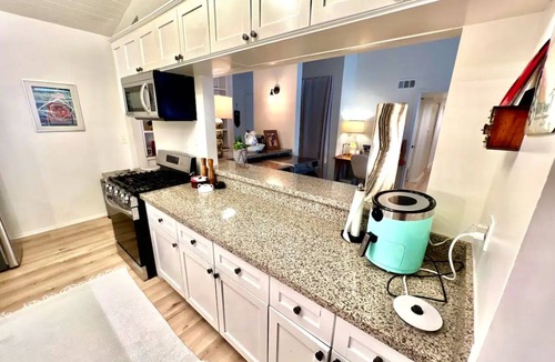 Fox Hills Condo | Beautiful room with WiFi in Culver City, only women please