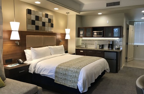 Palm Desert Hotel | Beautiful studio villa at Marriott Desert Springs!