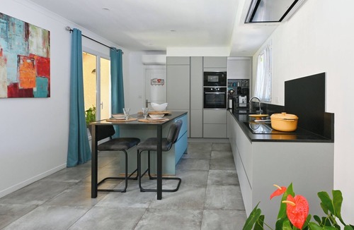 Bouillargues Villa | Beautiful traditional villa, 6 travellers, all comforts with swimming pool