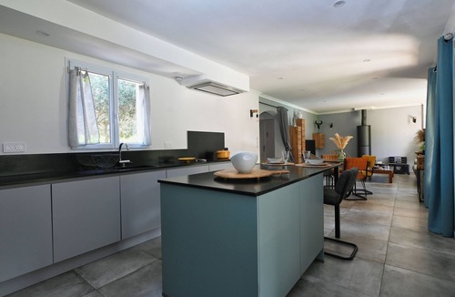 Bouillargues Villa | Beautiful traditional villa, 6 travellers, all comforts with swimming pool