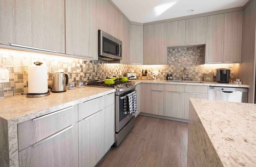 Sherman Oaks Villa | Beautifully Remodeled 4BR Home-Outdoor Dining BBQ