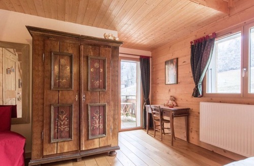 Orcier Bed & Breakfast | Bed and Breakfast 'Girolle' with Mountain View, Shared Garden and Wi-Fi