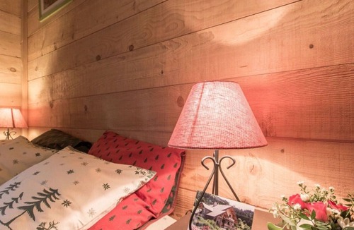 Orcier Bed & Breakfast | Bed and Breakfast 'Girolle' with Mountain View, Shared Garden and Wi-Fi