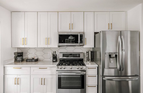 Park Scottsdale Four House | Bello Grove | Old Town w/Pool, Putting Green, Pinball & Games
