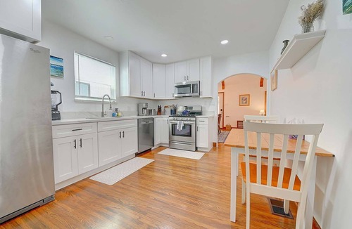 Belmont Shore House | Belmont Shore,2 Blocks to Beach,World Cup,Sleeps 6