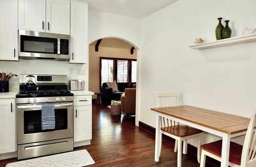 Belmont Shore House | Belmont Shore,2 Blocks to Beach,World Cup,Sleeps 6