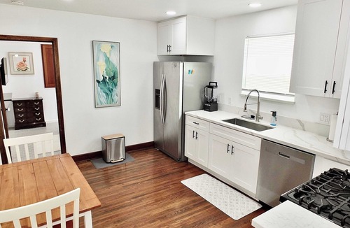Belmont Shore House | Belmont Shore,2 Blocks to Beach,World Cup,Sleeps 6