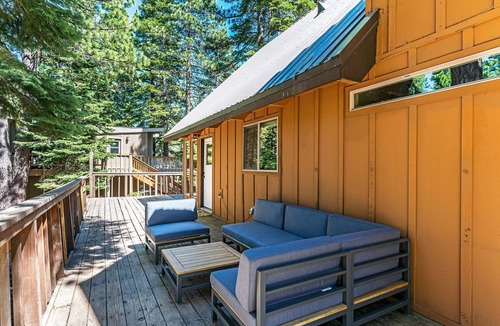 Truckee Cabin | Bernese's Bungalow - Mountain Escape: Dog-Friendly Cabin near Hiking and Golf