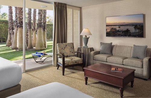 Central Mission Beach Hostel | Best Value, Quality Stay! 2 Relaxing Units, Free Parking, Near Mission Beach