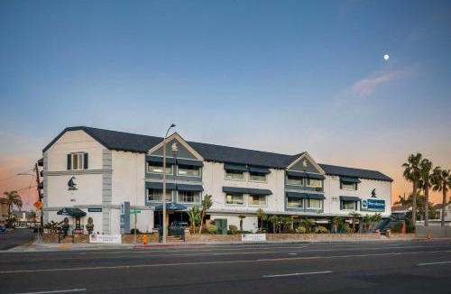 Sunset Beach Hotel | Best Western Harbour Inn & Suites Huntington - Sunset Beach