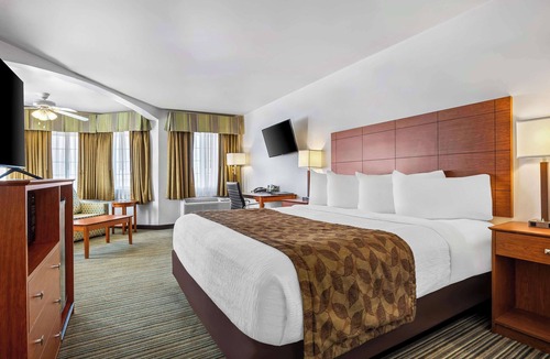 Delano Hotel | Best Western Liberty Inn