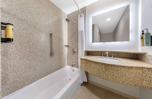Ontario Hotel | Best Western Plus Ontario Airport & Convention Center