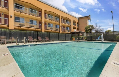 Pleasanton Hotel | Best Western Plus Pleasanton Inn