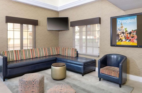Anaheim Resort Hotel | Best Western Plus Raffles Inn & Suites