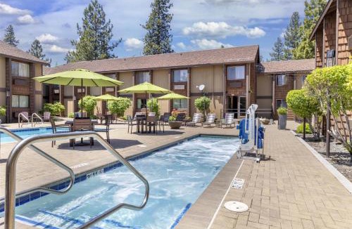 Truckee Hotel | Best Western Plus Truckee-Tahoe Hotel