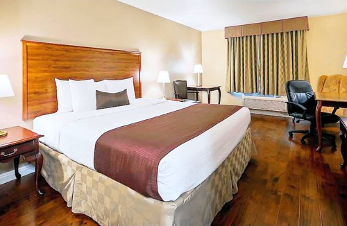 Palmdale Hotel | Best Western Plus John Jay Inn & Suites