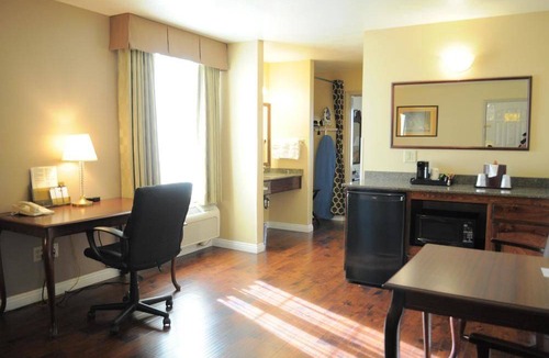 Palmdale Hotel | Best Western Plus John Jay Inn & Suites