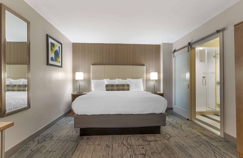 Tenderloin Hotel | Best Western Red Coach Inn