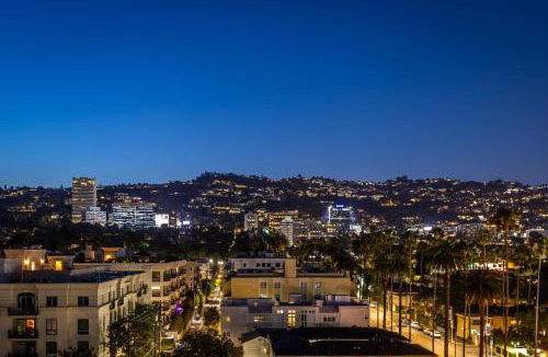 Beverly Grove Apartment | Beverly Hills Private Residence with Rooftop Jacuzzi