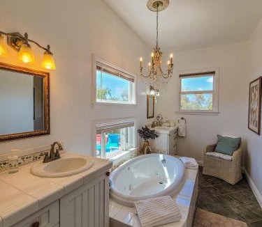 Fallbrook House | Beverlys Hilltop Retreat