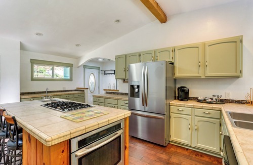 Big Bar House | Big Bar Home w/Hot Tub & Fire Pit!