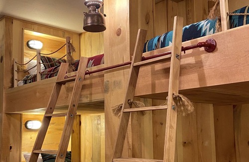 Highland Pines Cabin | Big Bear Bunkhouse Cabin in the Prescott National Forest