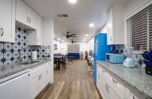 Encanto House | Biltmore Bungalows Triplex 6BR/6BA w/Heated Pool, Carports, 9 Smart TVs, 3 W/Ds