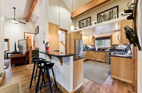 Truckee Cabin | Blue Moose Cabin - 2 Masters, Resort Amenities