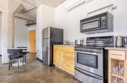 Hollywood Apartment | Blueground | Hollywood, view, nr Hollywood Sign