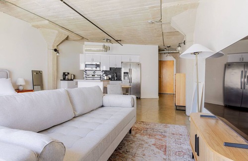 Hollywood Apartment | Blueground | Hollywood, view, nr Hollywood Sign