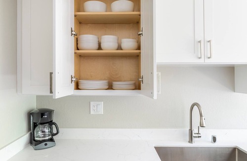 Midtown Apartment | Blueground | Midtown, pool, nr Stanford Park