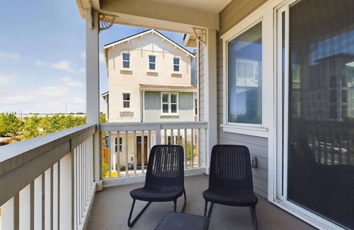 Newark House | Blueground | Palo Alto Gym, Pool, nr Stanford