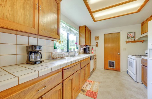 Yosemite Lakes House | Boat, Fish & Golf: Coarsegold Retreat w/Hot Tub