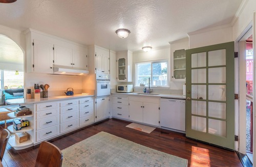 Salmon Creek House | Bodega Bay Beach House & Cottage! Walk to Beach Hot Tub Guest Studio Dog-OK!