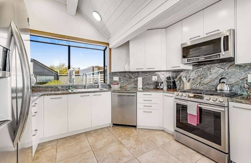 Bodega Bay House | Bodega Bay Dog-Friendly Oceanview Home with Hot Tub