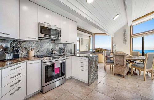 Bodega Bay House | Bodega Bay Dog-Friendly Oceanview Home with Hot Tub