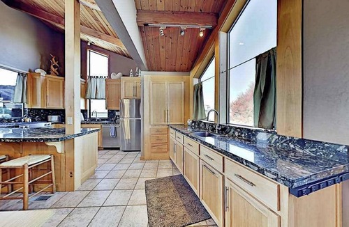 Bodega Bay House | Bodega Bay Oceanview Home with Hot Tub & Sauna