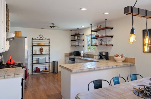 Paso Robles House | Boots & Barrels Ranch-2 master bedrooms,2 add'l bedrooms,3 baths, views, firepit