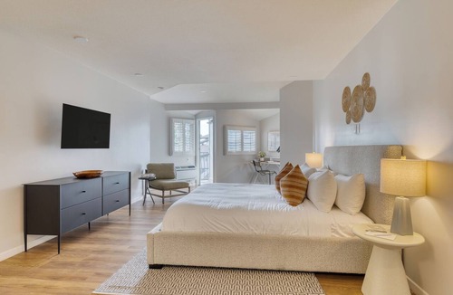 Laguna Beach Hotel | Boutique Stay near Beach | Pool + Spa + Rooftop Ocean Views | Walk to Dining