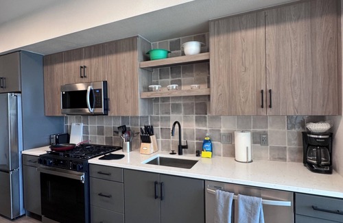 Midway District Apartment | Bowen – Elegant 1BRs near Liberty Station with luxe finishes and style.