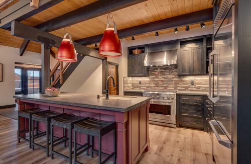 Lake Forest House | Bradley's Bungalow - TLUXP