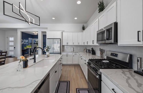 South Mountain House | Brand New Modern Gated 3BR Retreat – Pool, Jacuzzi, Gym & Stunning Views