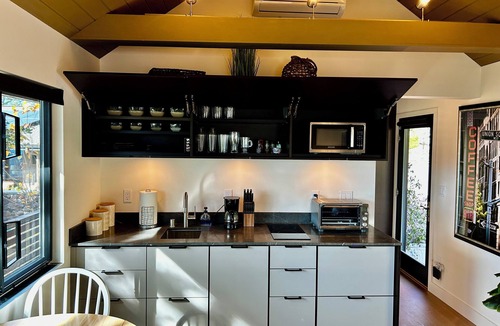 Ukiah Cottage | Brand New Top Quality Private Studio Cottage on 25 acre resort-like property