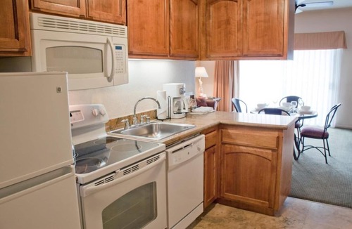Callender Hotel | Breathtaking Ocean View! 3 Classy Units, Outdoor Pool, Near Avila Beach Pier